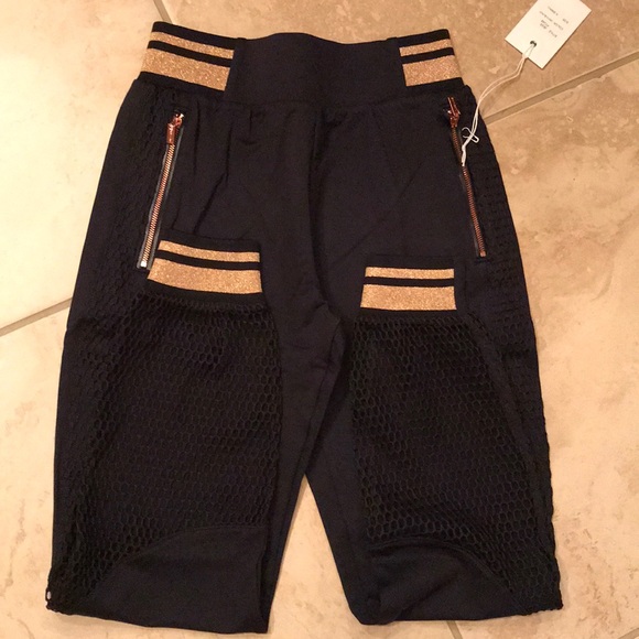 Lime & Vine mesh overlay jogger with mesh panels - Picture 9 of 16